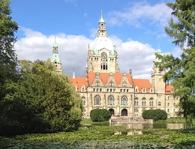 Startseite 3 Neues Rathaus Hannover mit Maschteich
